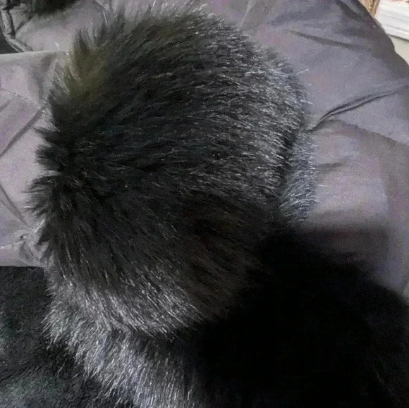 Marvin Richard's Black Puffer Jacket with Fox Fur Trim - Picture 3 of 11
